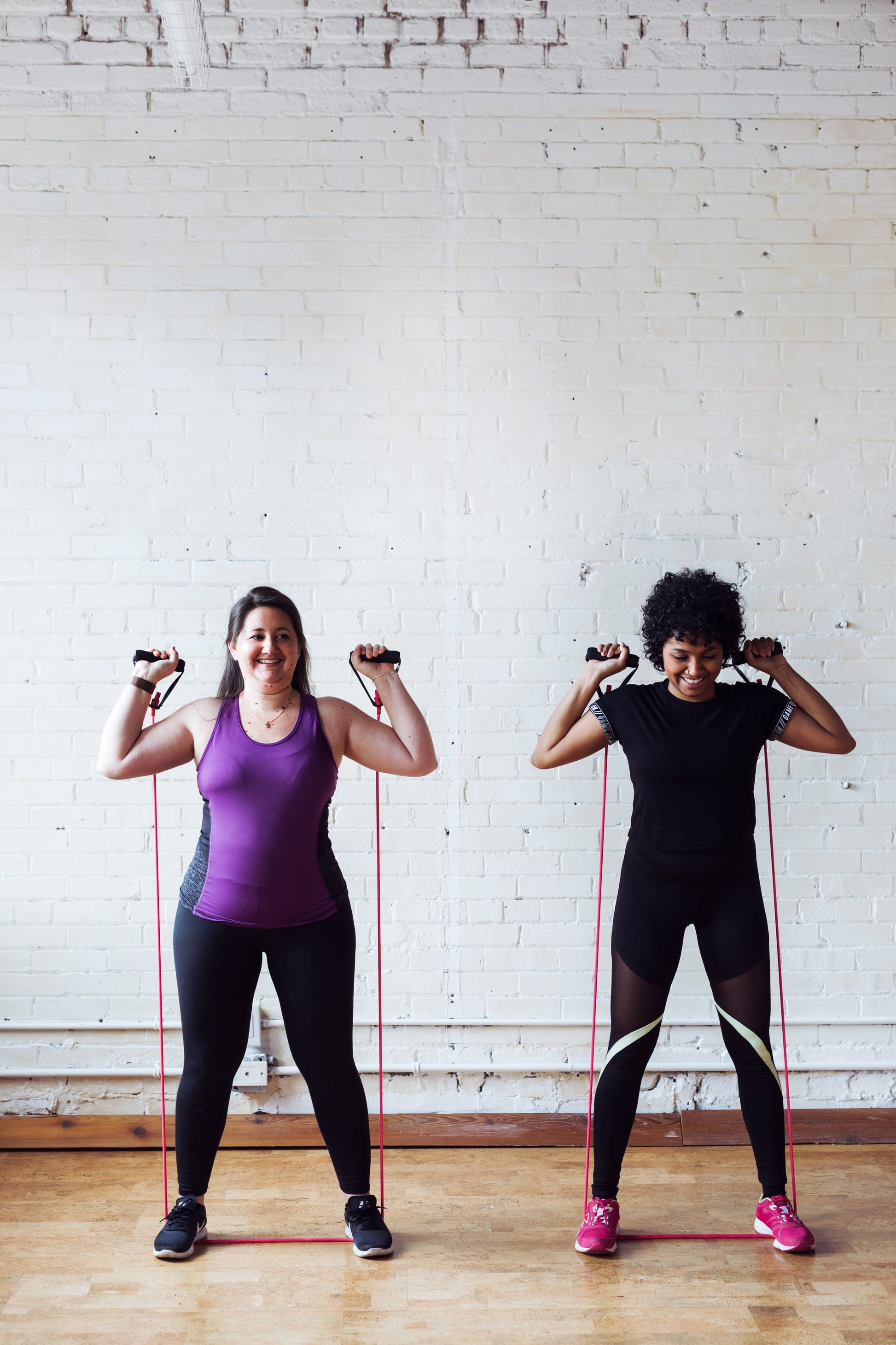 Partner training with resistance bands – movement for strength, balance, and coordination